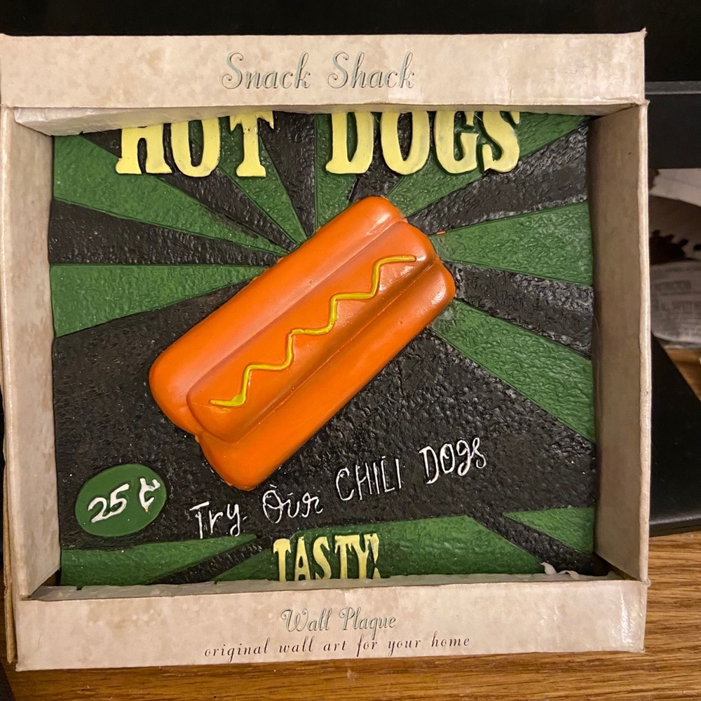 NIB wall plaque Hot Dog tasty!
